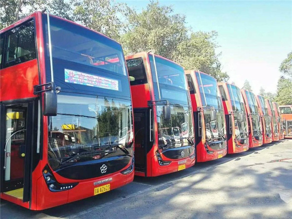 绿色出行新篇章 国内首条纯电动双层观光车线路正式开通